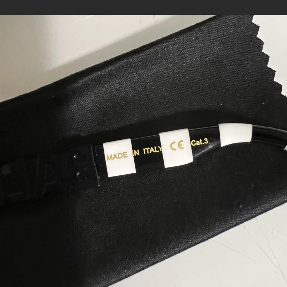 Beautiful Balenciaga Sunglasses - Picture 5 of 8